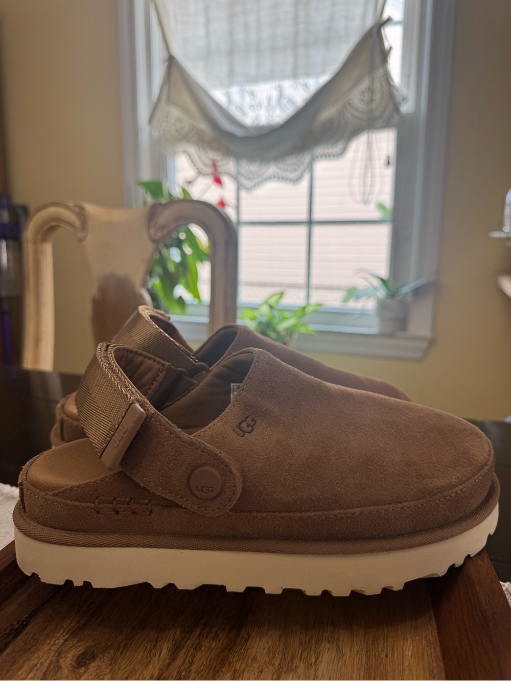 NWOB UGG Goldenstar Suede Platform Clog - Chestnut - Women's Size 7